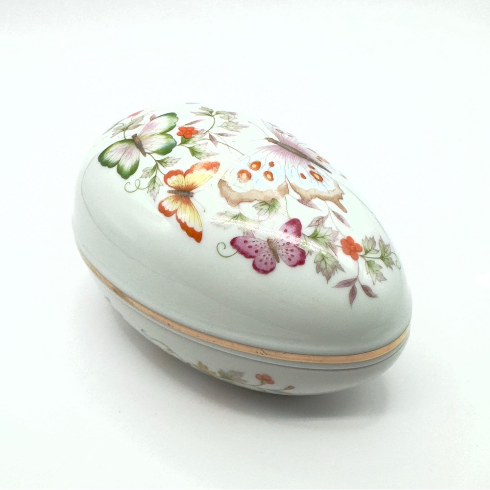 Avon Vintage Butterfly Fantasy Egg Trinket Box 1970’s Dated 1974, 22k Gold Trim